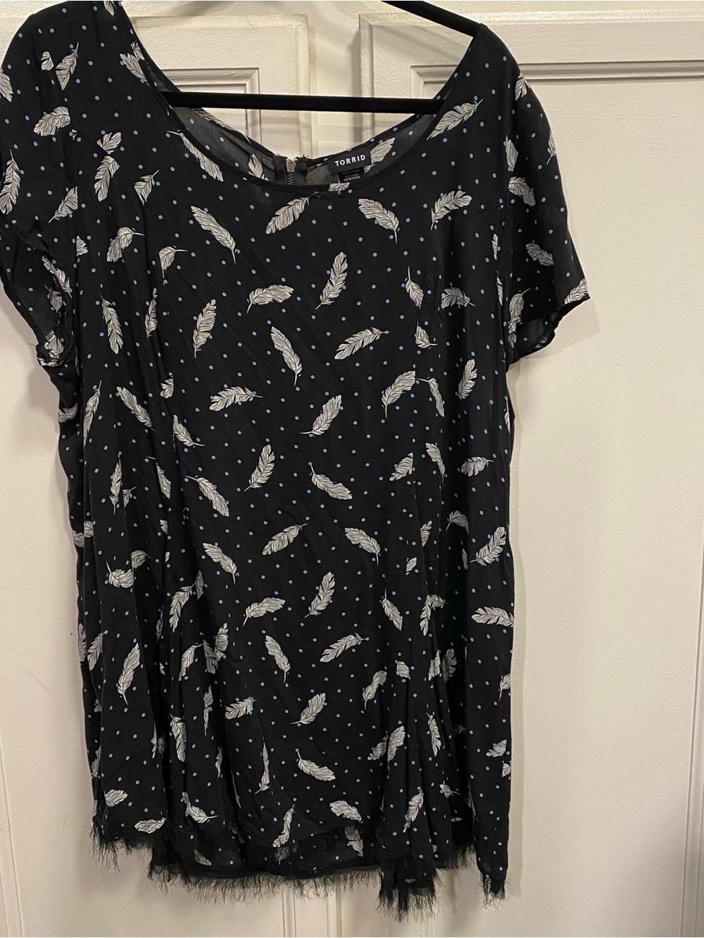 torrid Black Feather & Blue Dot Short Sleeve Top